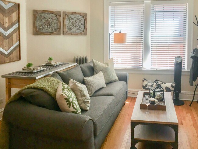 4717 N Leavitt St, Unit 2 in Chicago, IL - Building Photo - Building Photo