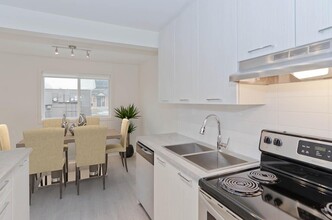 Oak Hill Estates in Calgary, AB - Building Photo - Building Photo