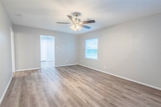 4817 Van Fleet St in Houston, TX - Building Photo - Building Photo
