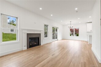 35 Summit Ave in Rye, NY - Building Photo - Building Photo
