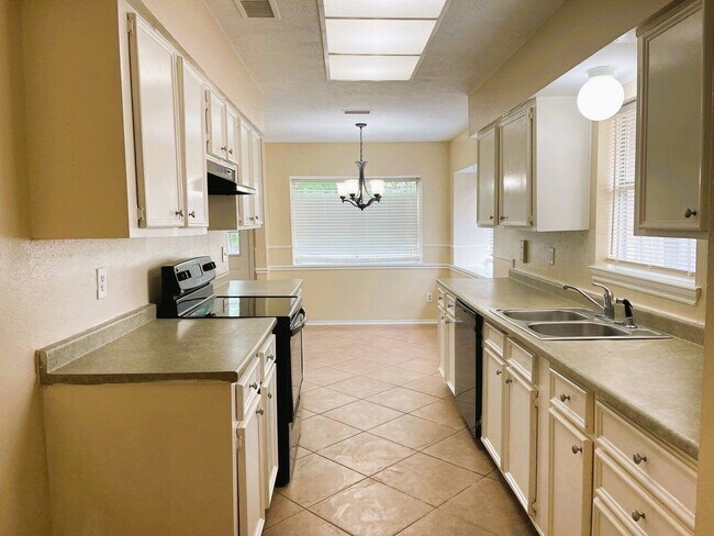 5615 Lynngate Dr in Spring, TX - Building Photo - Building Photo