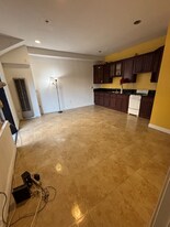 2421 Hunter St in Los Angeles, CA - Building Photo