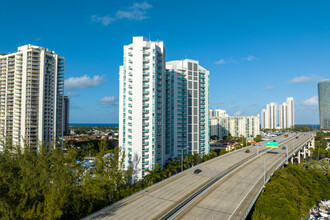 The Parc at Turnberry in Aventura, FL - Building Photo - Building Photo