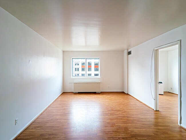 4330 Hartwick Rd, Unit 613 in College Park, MD - Building Photo - Building Photo
