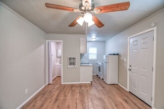 1/2 S Flood Ave in Norman, OK - Building Photo - Building Photo