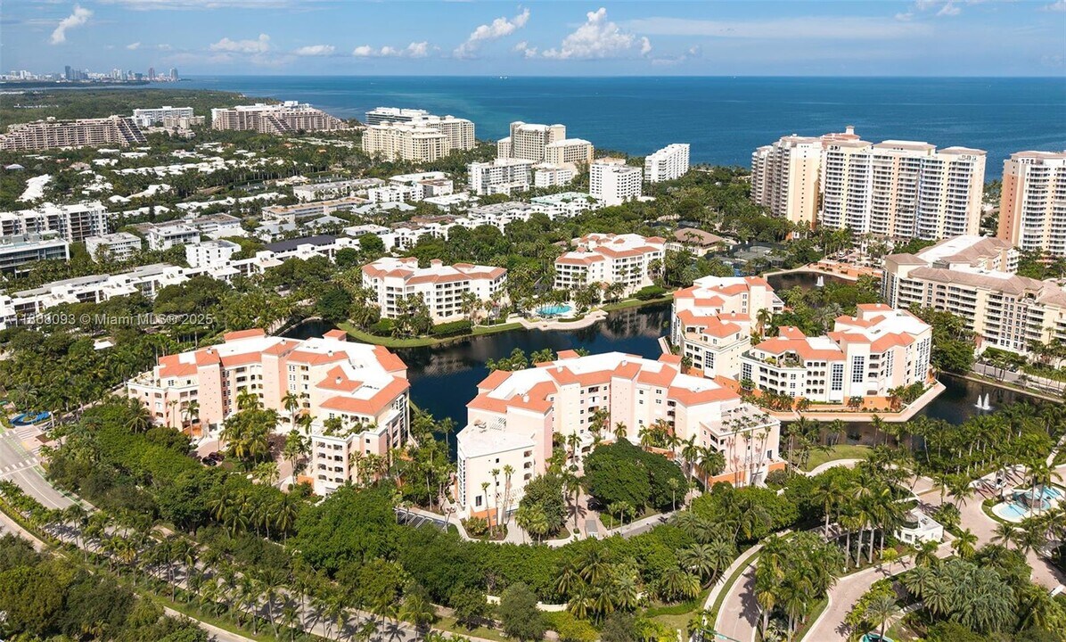 733 Crandon Blvd in Key Biscayne, FL - Building Photo