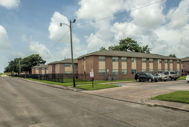 Summit at Prince Hall Apartments in Port Arthur, TX - Foto de edificio - Building Photo