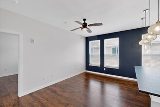 800 S Welch St in Denton, TX - Building Photo - Building Photo