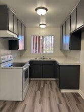 Avalon Park Apartments in Palmdale, CA - Building Photo - Building Photo