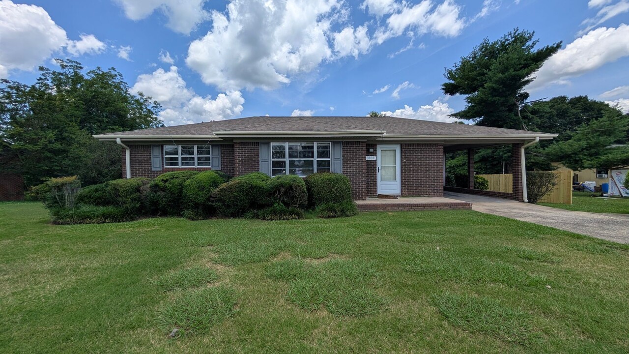 3803 Harmony Church Rd in Gainesville, GA - Building Photo