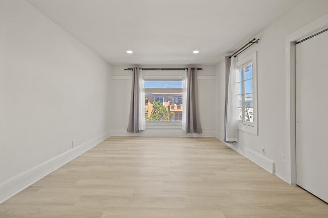 36 Westminster Ave, Unit D
