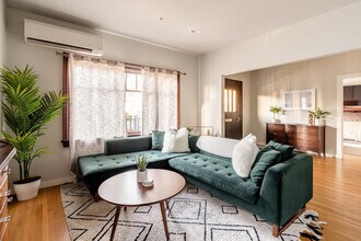 3046 NE Glisan St in Portland, OR - Building Photo - Building Photo