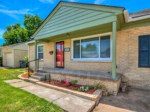 2132 Andover Ct in The Village, OK - Building Photo - Building Photo