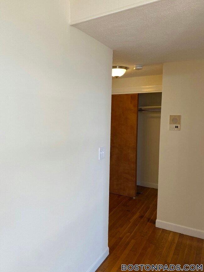 160 N Beacon St in Boston, MA - Building Photo - Building Photo