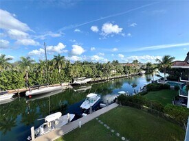 6815 Edgewater Dr in Coral Gables, FL - Building Photo