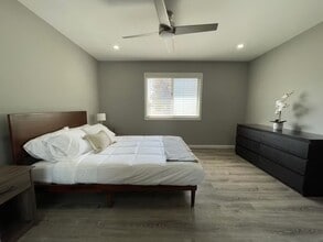 1600 N Sierra View St in Ridgecrest, CA - Foto de edificio - Building Photo