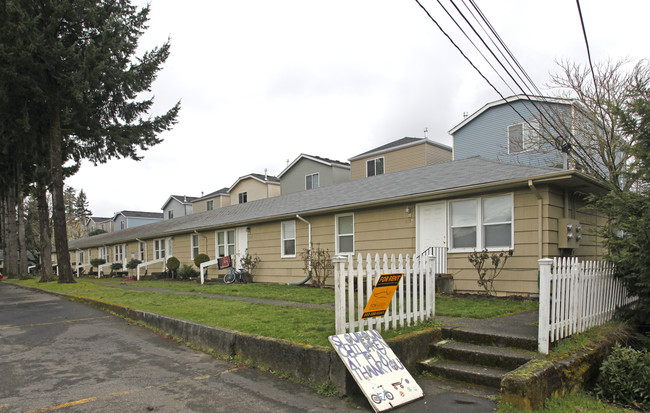 7319-7399 SE Evergreen St in Portland, OR - Building Photo - Building Photo