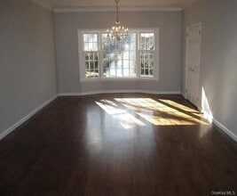 10 Duke of Gloucester in Manhasset, NY - Building Photo - Building Photo