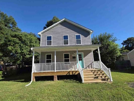 2227 S Whitehill Dr in Petersburg, VA - Foto de edificio