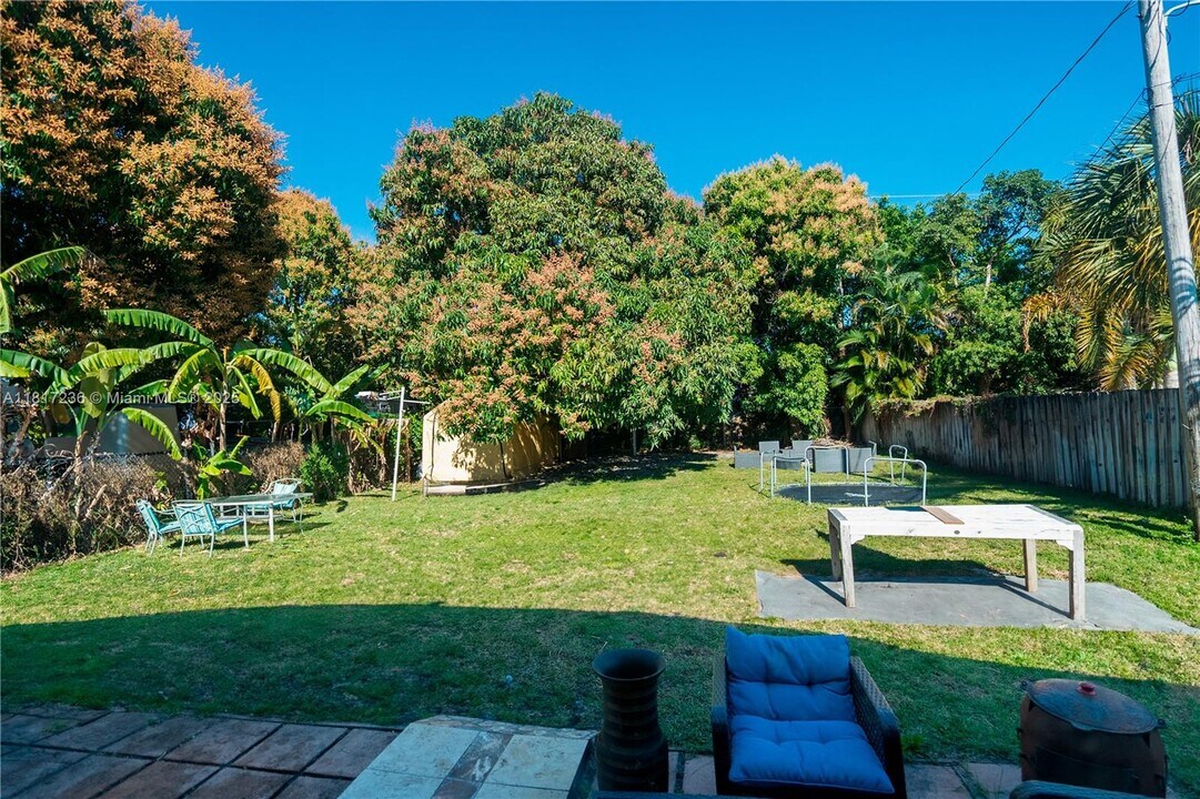 2455 Monroe St in Hollywood, FL - Building Photo