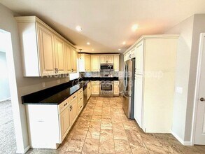 12 Queensbrook Pl in Olivette, MO - Building Photo - Building Photo