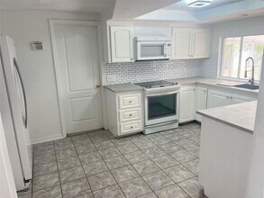 11631 Seminole Dr in New Port Richey, FL - Building Photo - Building Photo