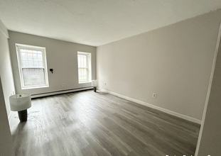 89 Hammond St, Unit 1 in Boston, MA - Foto de edificio - Building Photo