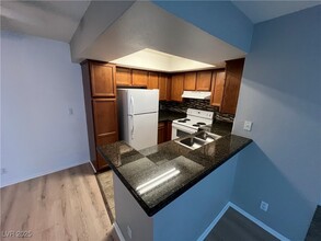 1455 E Katie Ave in Las Vegas, NV - Foto de edificio - Building Photo