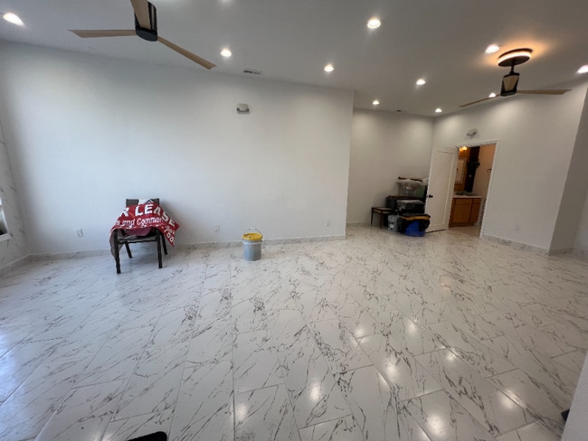 7935 Ogden Ave in Lyons, IL - Foto de edificio - Building Photo