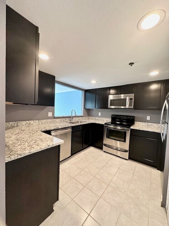 15255 Sunwood Blvd in Tukwila, WA - Building Photo