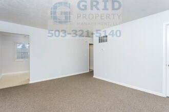 7015 N Syracuse St in Portland, OR - Foto de edificio - Building Photo