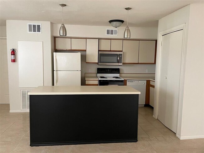 6107 Snug Harbor Blvd in Montgomery, TX - Building Photo - Building Photo