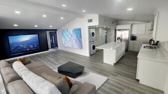 20851 Jan St in Winnetka, CA - Building Photo