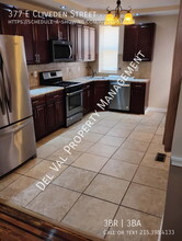 377 E Cliveden St in Philadelphia, PA - Building Photo - Building Photo