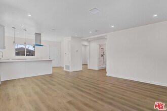1622 W 66th St in Los Angeles, CA - Building Photo - Building Photo