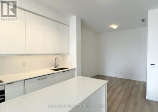 36 Elm Dr W in Mississauga, ON - Building Photo - Building Photo