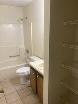 1127 Bloomfield Rd, Unit 1127 in Bardstown, KY - Building Photo