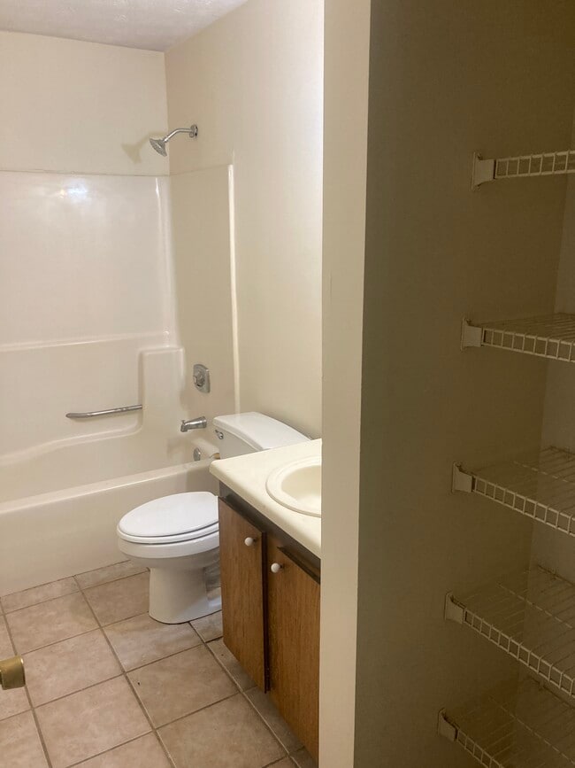 1127 Bloomfield Rd, Unit 1127