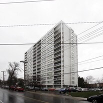 Park Terrace I in Oakville, ON - Building Photo