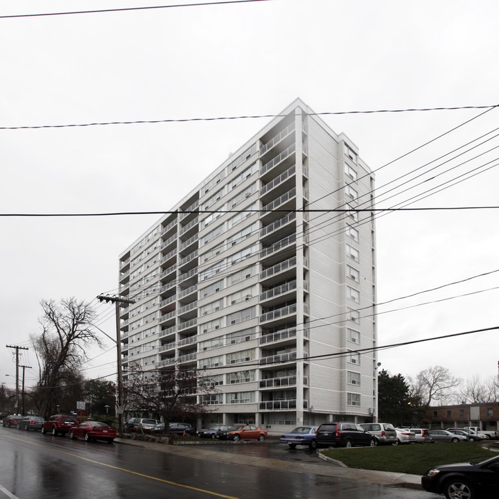 Park Terrace I in Oakville, ON - Building Photo