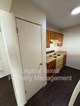 1713 Short St in Cleburne, TX - Building Photo - Building Photo