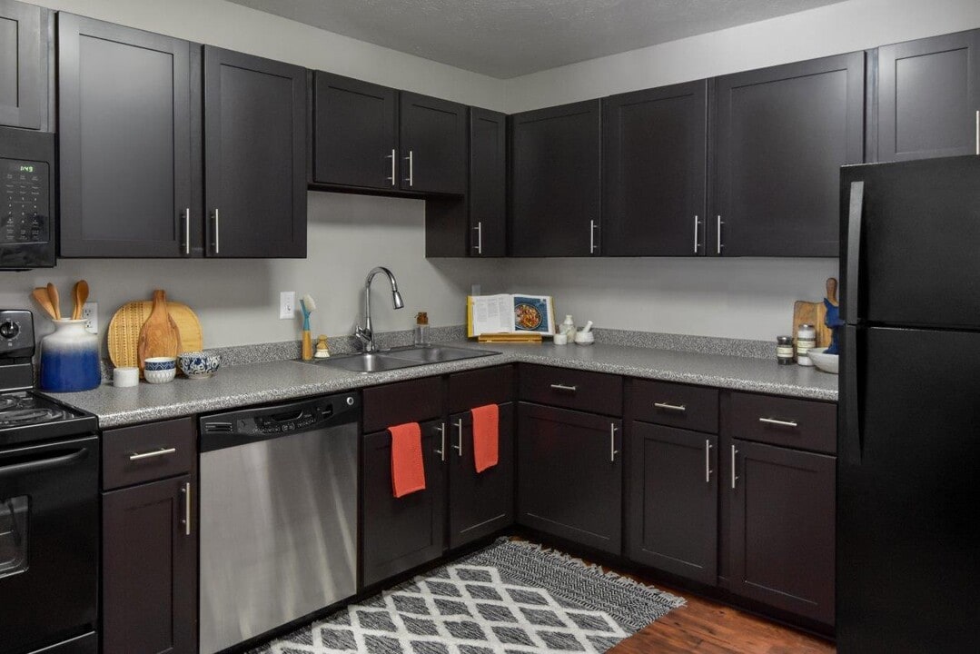 Pointe at Saint Joseph Apartment Homes in South Bend, IN - Building Photo