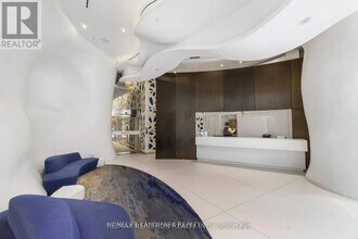 1 Bloor St E in Toronto, ON - Building Photo - Building Photo