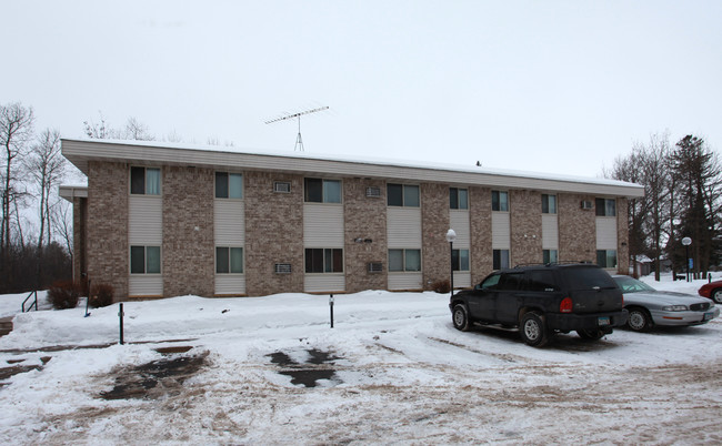 109 3rd St SW in Hinckley, MN - Foto de edificio - Building Photo