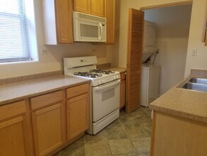 7306 S Yates Blvd in Chicago, IL - Building Photo - Building Photo