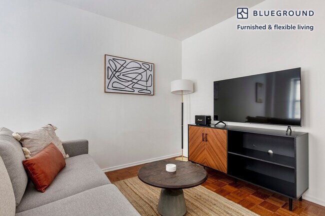 360 W 34th St. in New York, NY - Building Photo - Building Photo
