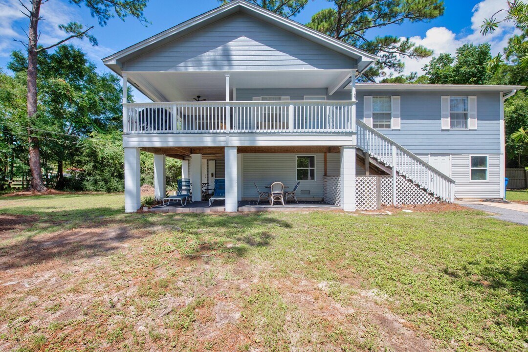 5230 Soundside Dr in Gulf Breeze, FL - Building Photo