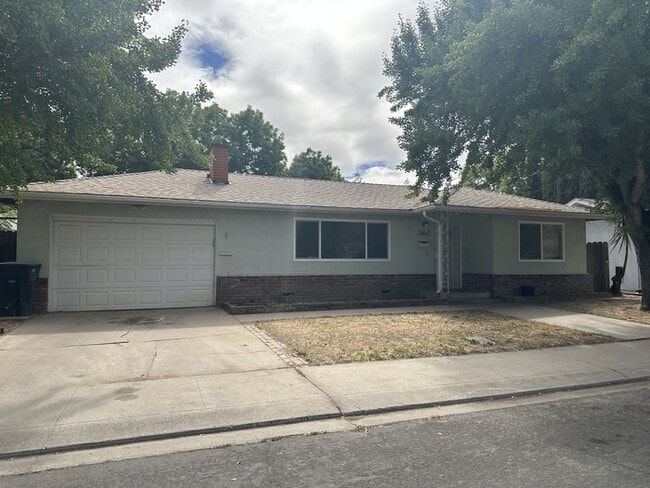 1540 Goldenwood Dr