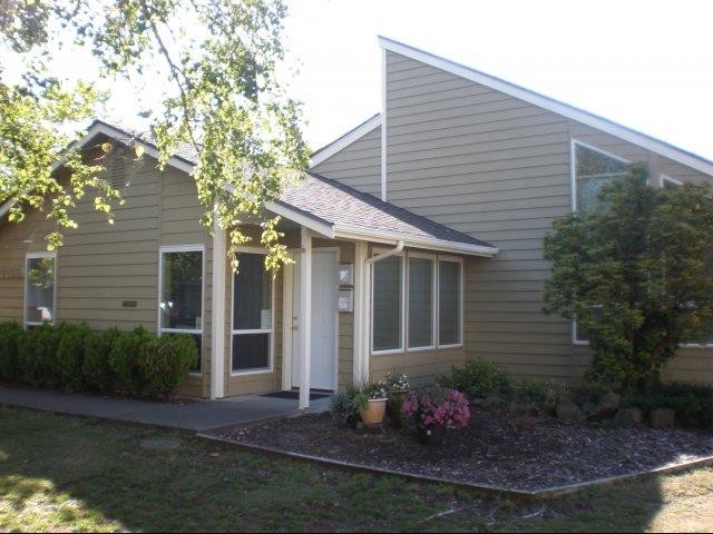 Woodsvilla Apartments in Elma, WA - Building Photo