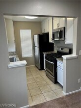 4805 Nara Vista Way in Las Vegas, NV - Building Photo - Building Photo